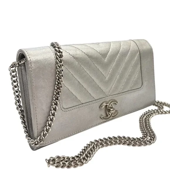 CHANEL Metallic Silver Goatskin Mademoiselle Flap Wallet - Picture 3 of 6